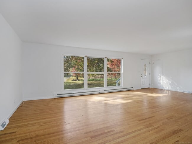 Photo - 488 Sport Hill Rd