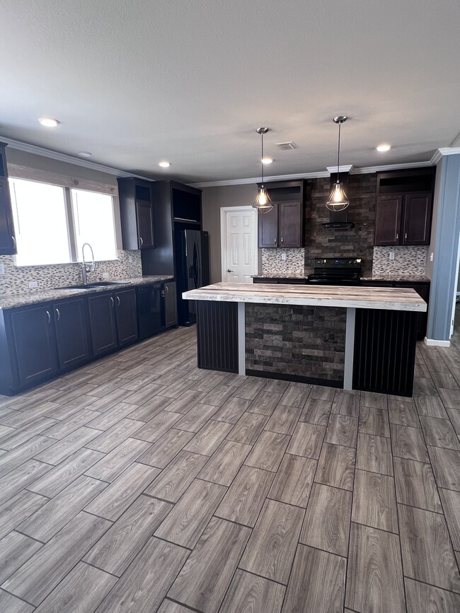 Photo - 1124 Schneider Rd