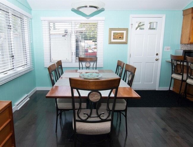 Photo - 15 Treasure Rd