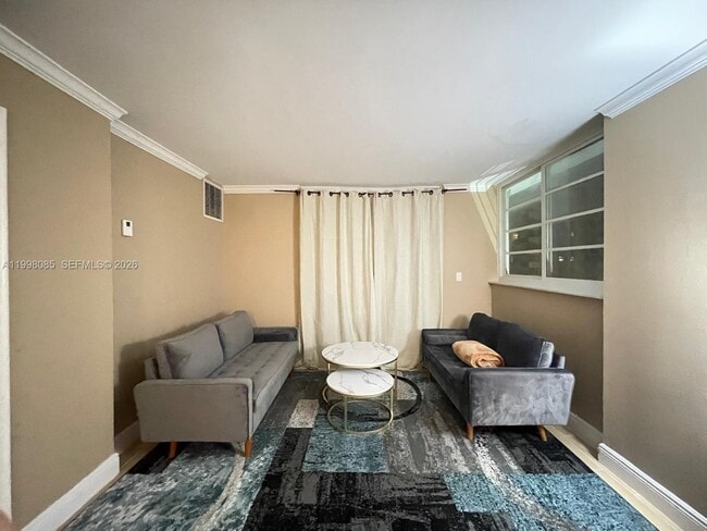 Building Photo - 1750 James Ave Unit 5G