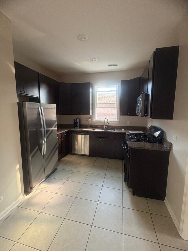 Photo - 2733 N Marmora Ave Unit 2w