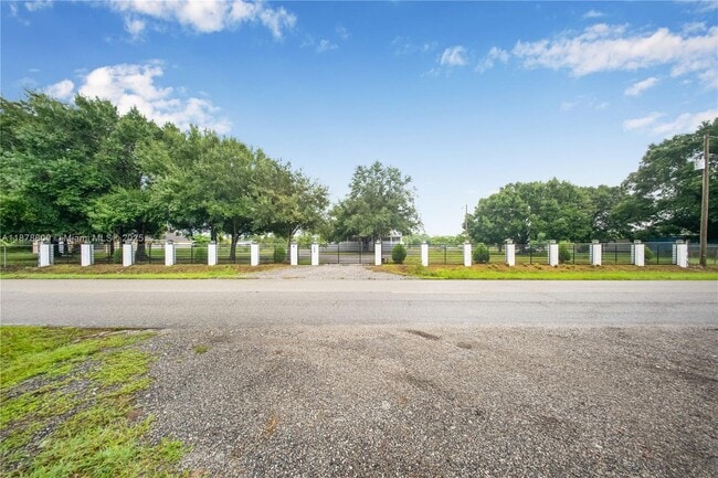 Building Photo - 755 N Quebrada St Rental