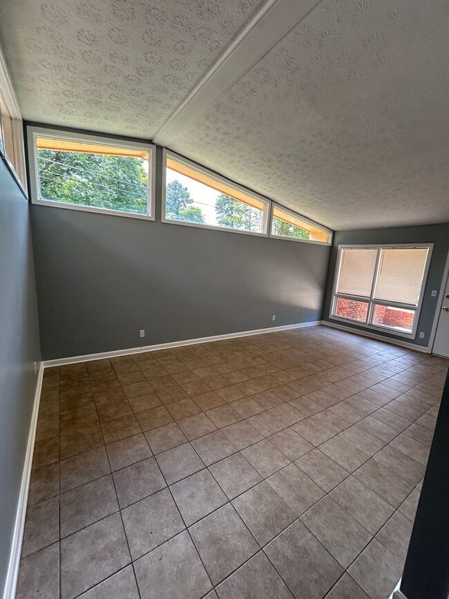 Photo - North Columbus and convenient to schools, shopping and I-185.