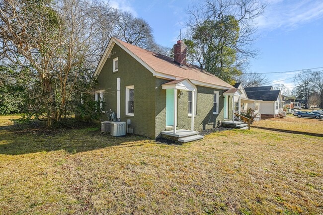 Photo - 373 Spring St SW