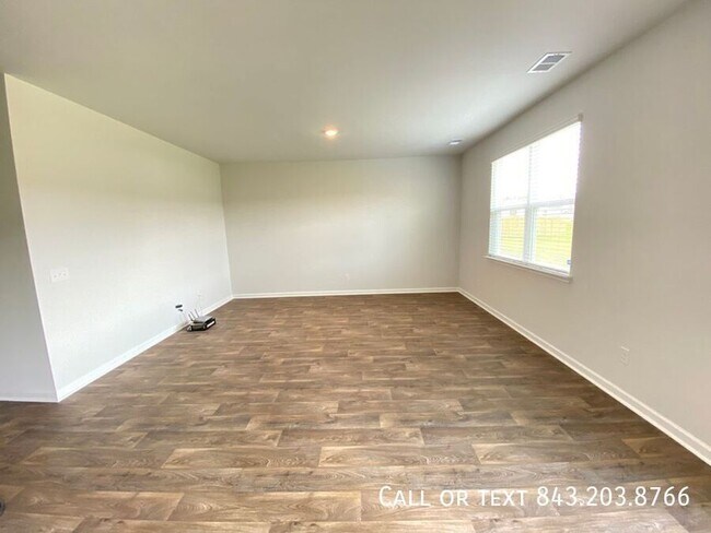 Photo - 122 Akeley Ln