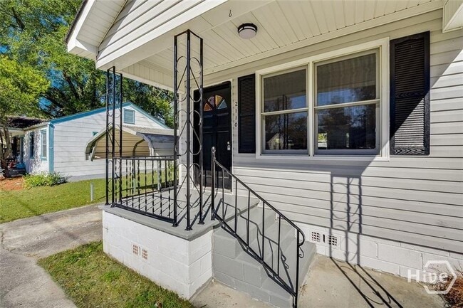 Photo - 2110 E 56th St Unidad 2110 E 56th St