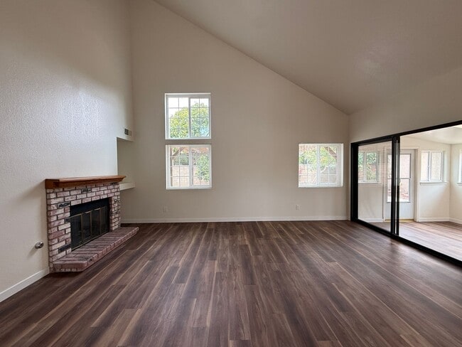 Photo - 1422 Eagle Ct