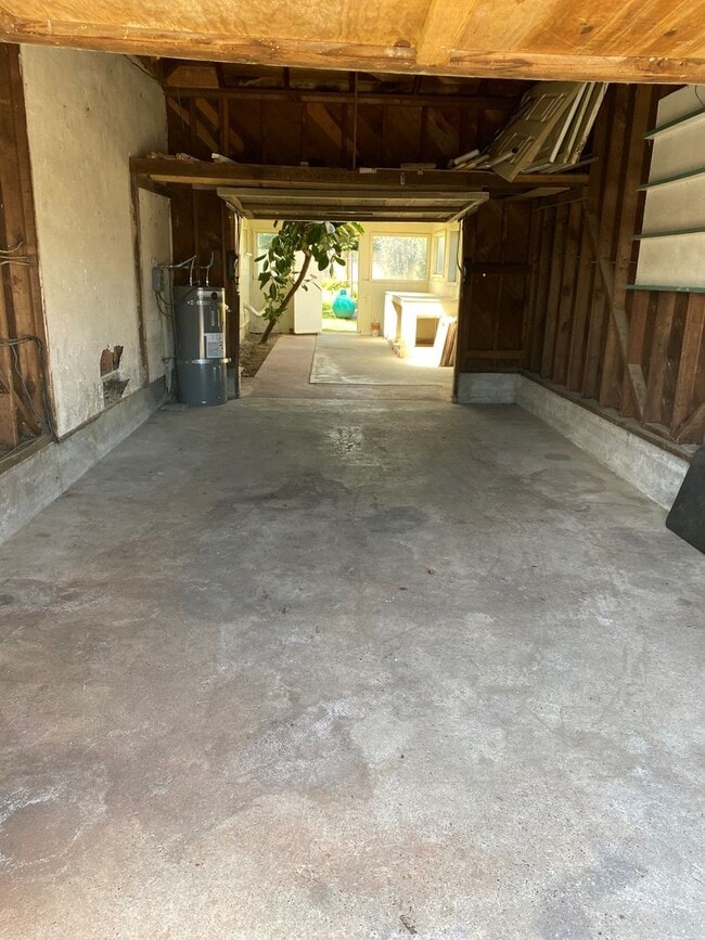 Building Photo - Ferndale Pet Friendly House