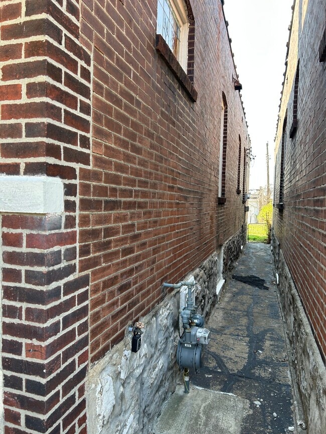 Photo - 4890 Margaretta Ave