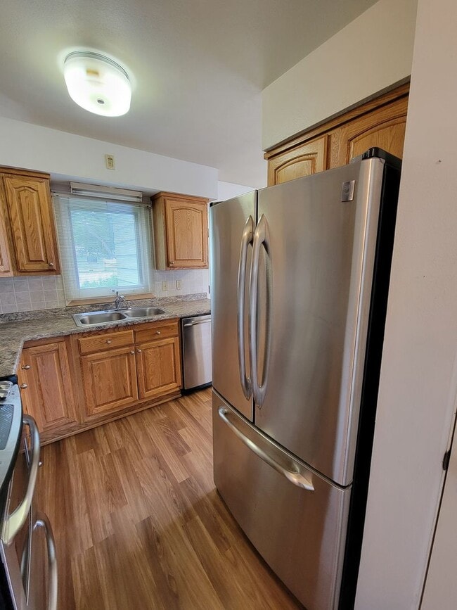 Building Photo - 4 bedroom 2 bath near campus!