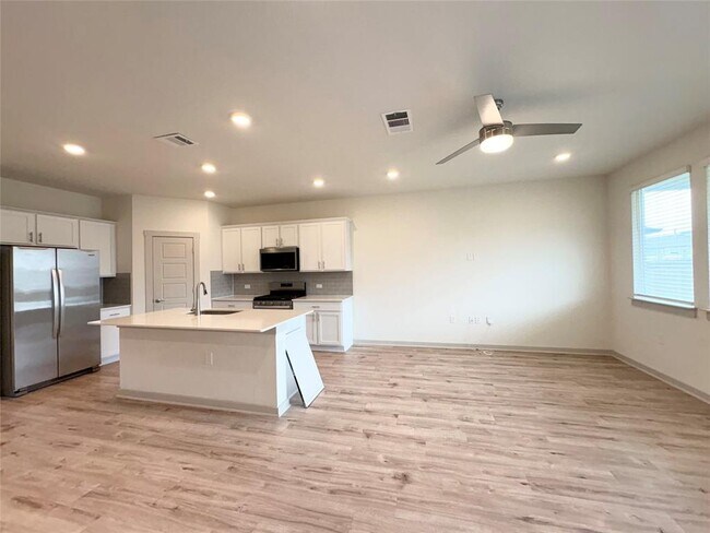 Photo - 13704 Zuhause Dr