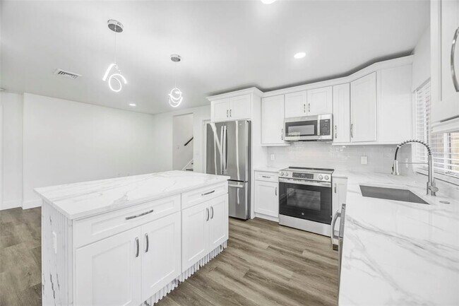 Photo - 11728 Raintree Dr