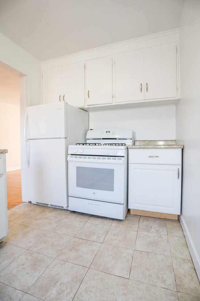 Building Photo - 1211 Harvard Ter Unit #2