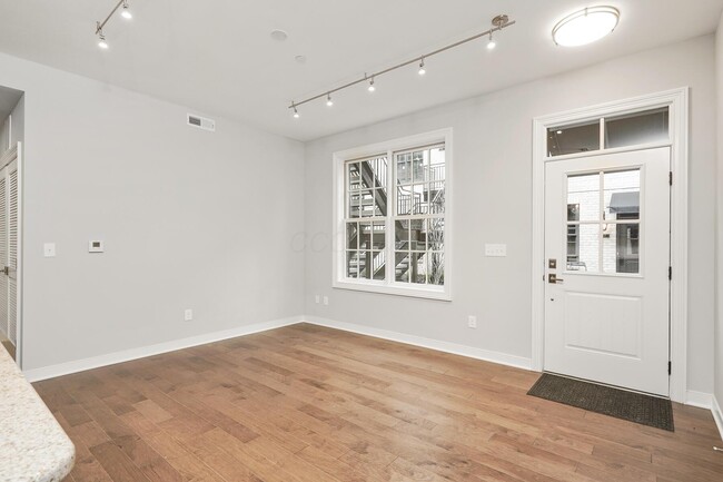 Photo - 101 N 6th St Unidad G53