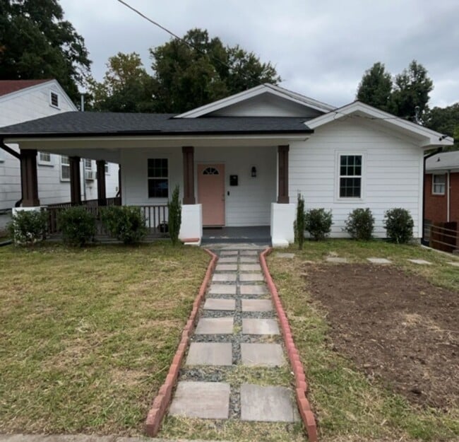 Building Photo - Modern Charm Meets Classic Comfort in This... Rental