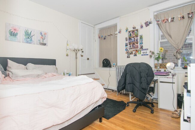 Photo - Brookline 3 Bed – 935 Sq Ft – Heat & Hot Water Included – Renovated – 9/1