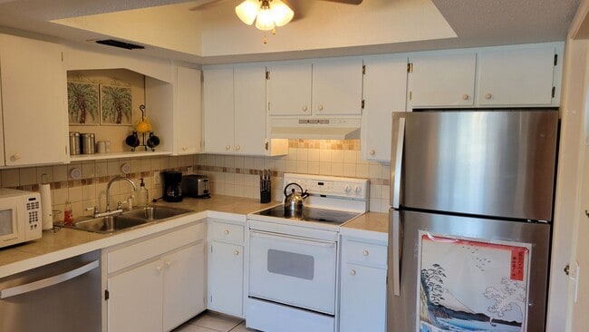 Photo - Annual furnished OPTIONAL 2/1 condo Island life