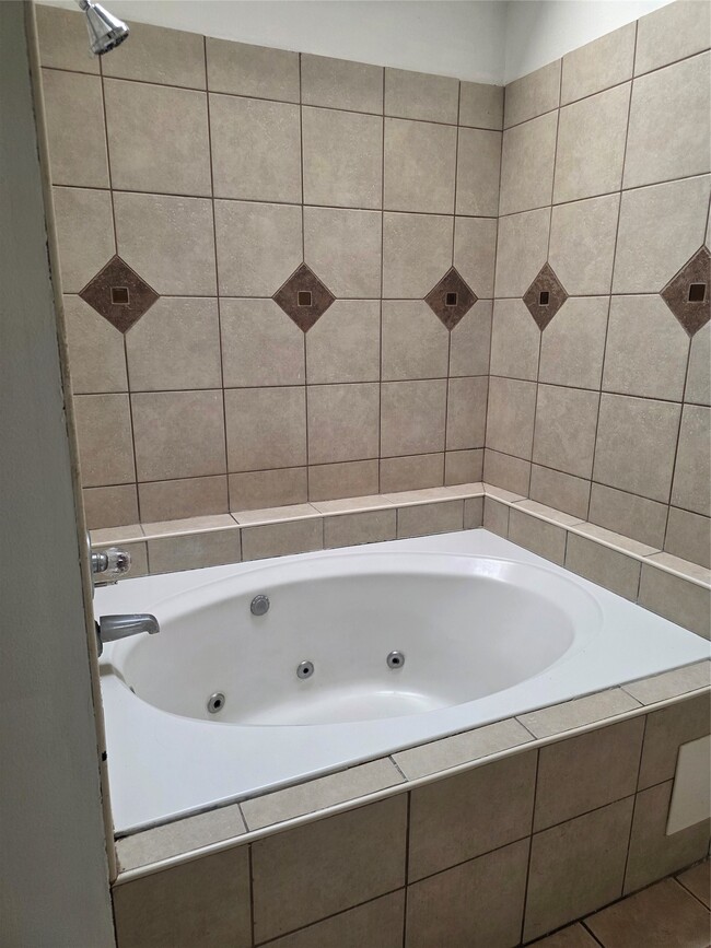 Photo - 7803 La Rochelle Cir