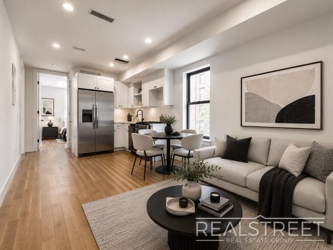 Building Photo - Marconi Pl