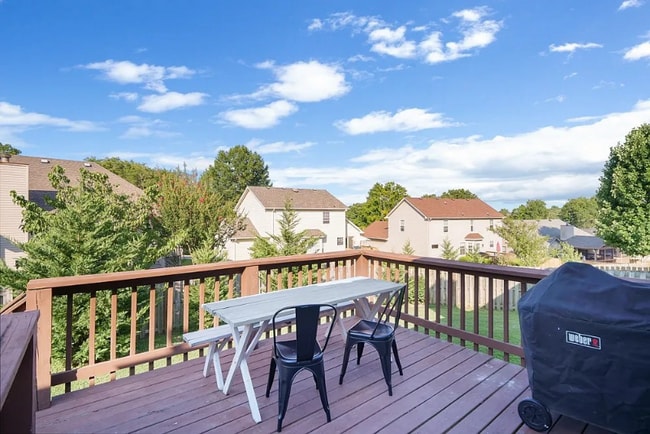 Photo - 404 Crestfield Ct