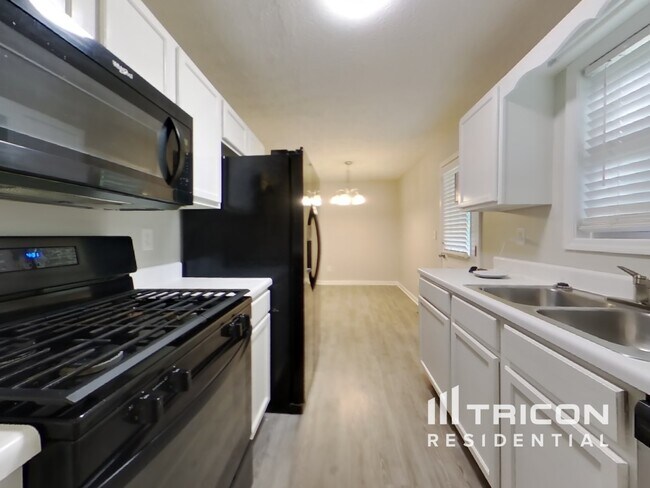 Photo - 547 Nottingham Dr