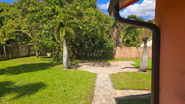 Photo - 143 Royal Pine Cir S