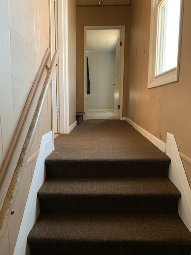 Building Photo - 805 W 3rd St