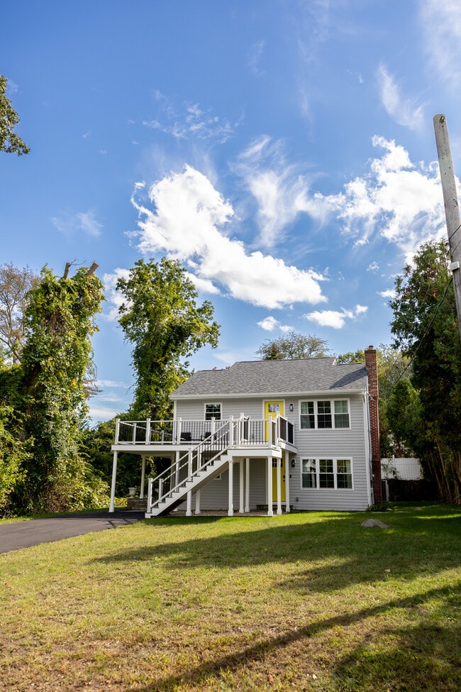 Building Photo - 46 Stoneledge Rd Unit 1 Rental