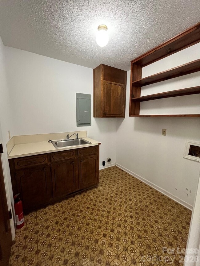 Photo - 5625 Potter Rd