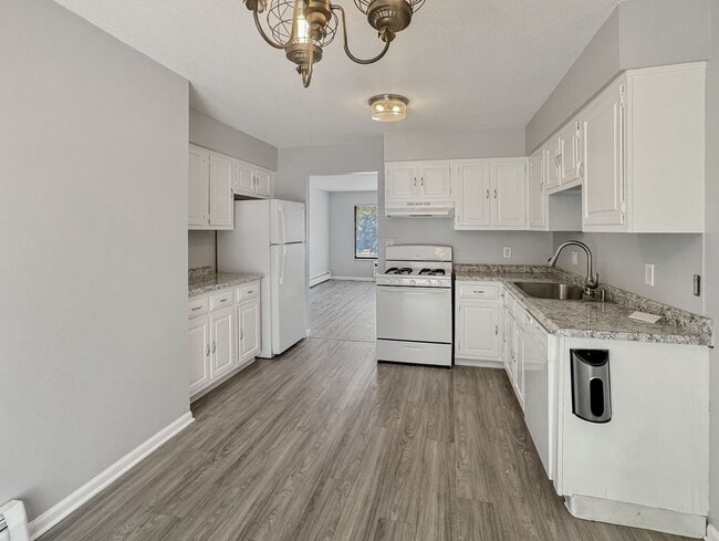 Photo - 885 Hardwick Dr SE