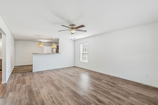 Photo - 2100 Paris Rd