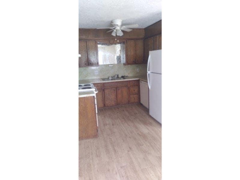 Photo - 831 SE Lomond Ln