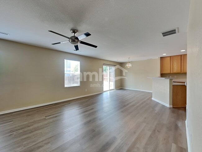 Photo - 201 Stagecoach Ln