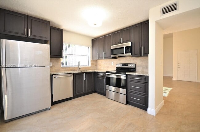 Photo - 10400 SW 67th St