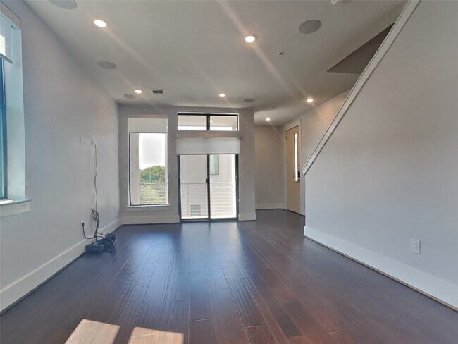 Photo - 2401 Crawford St Unit A214