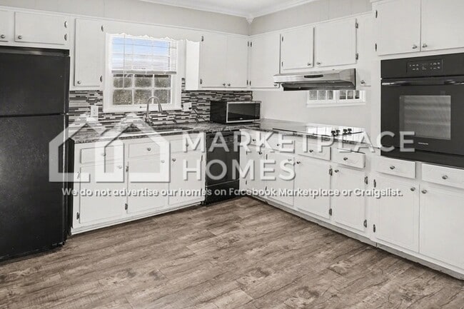 Photo - 201 Larkwood Dr SW