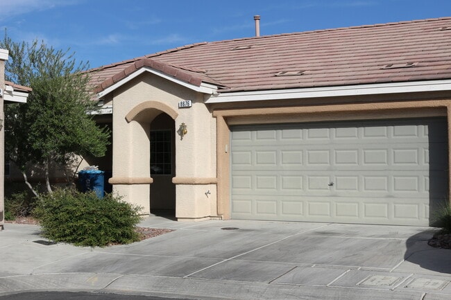 Building Photo - SHOWINGS AVAILABLE NOW