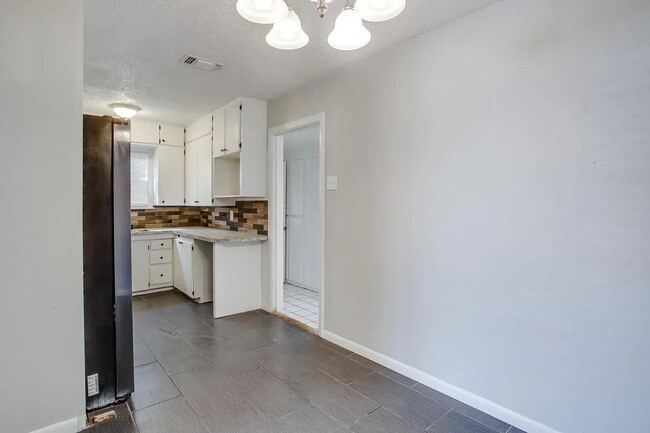 Photo - Lovely 3-Bedroom Home with 2 Bathrooms in Lubbock – 1,256 Sq. Ft. of Comfort!