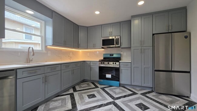 Photo - 782 Center St