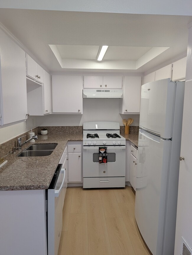 Photo - 5245 Riverton Ave Unit 207