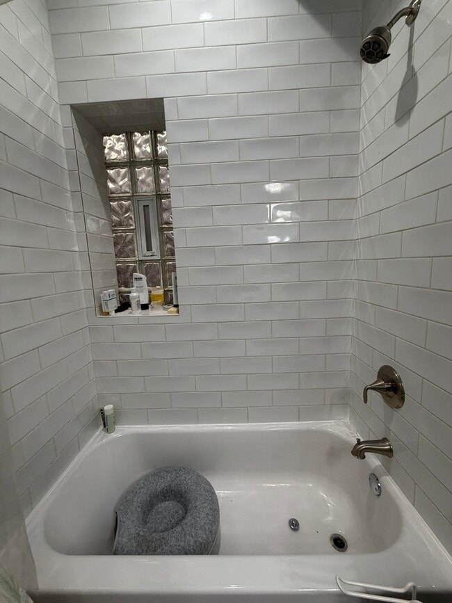 Photo - 3607 N Lakewood Ave Unit 2S