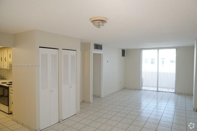 Building Photo - 1750 James Ave Unit 7K Rental