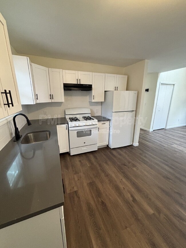 Photo - 887 Edwards Rd Unit D