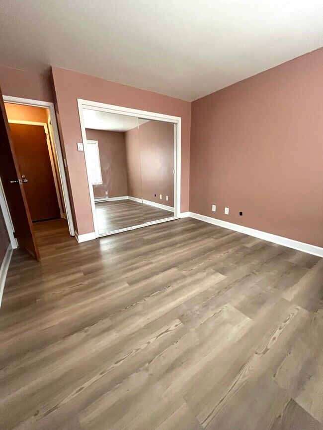 Armario del dormitorio - 701 Ferndale Ct Unidad 701 Ferndale Court