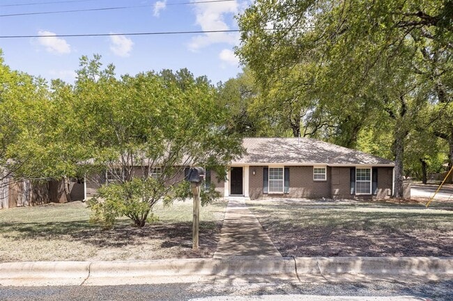 Building Photo - 2904 Northeast Dr Rental