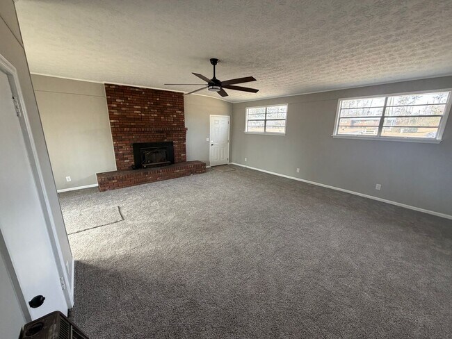 Photo - 3 Bed 1.5 Bath Brick House