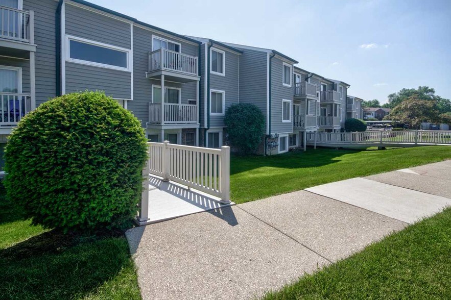Lakeview Apartments For Rent in Farmington Hills, MI