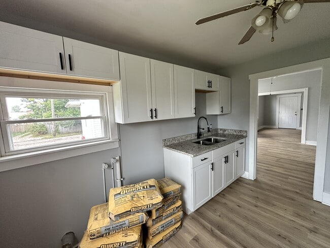 Photo - 2309 Elbe Ave