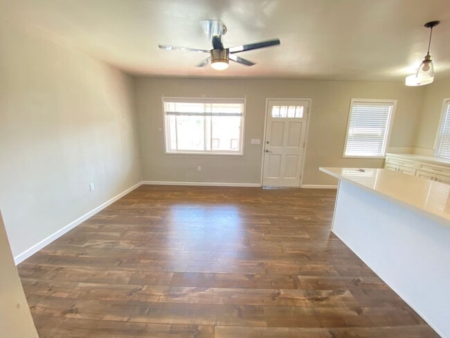 Photo - Upstairs Corner Apartment Home! Great North Park Location! Assigned Off Street Parking Unidad 4428 Oregon Street