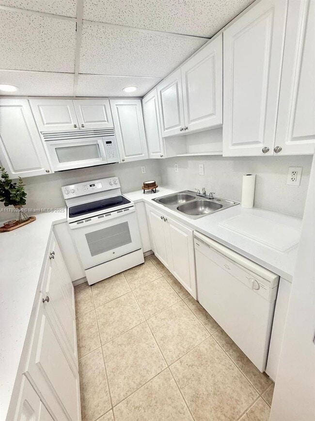 Photo - 984 W 40th St